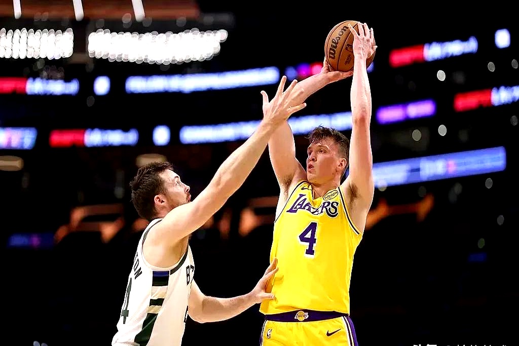 爵士力克湖人B队,福克斯关键制胜 爵士力克湖人B队,福克斯关键制胜