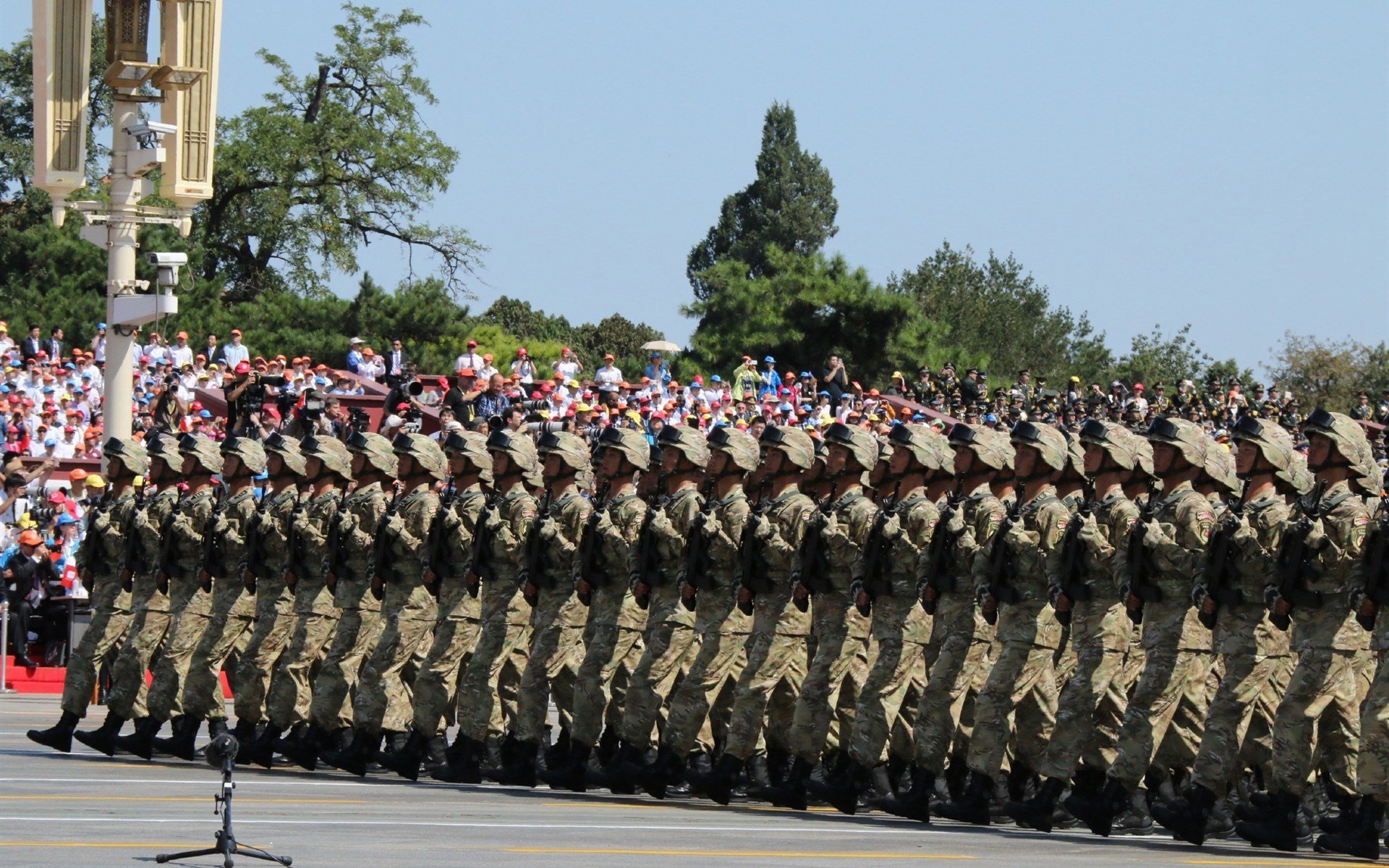 封神之夜,唯一王座在F1年度争冠终极战,阿克以一场无懈可击的统治,重写历史剧本
